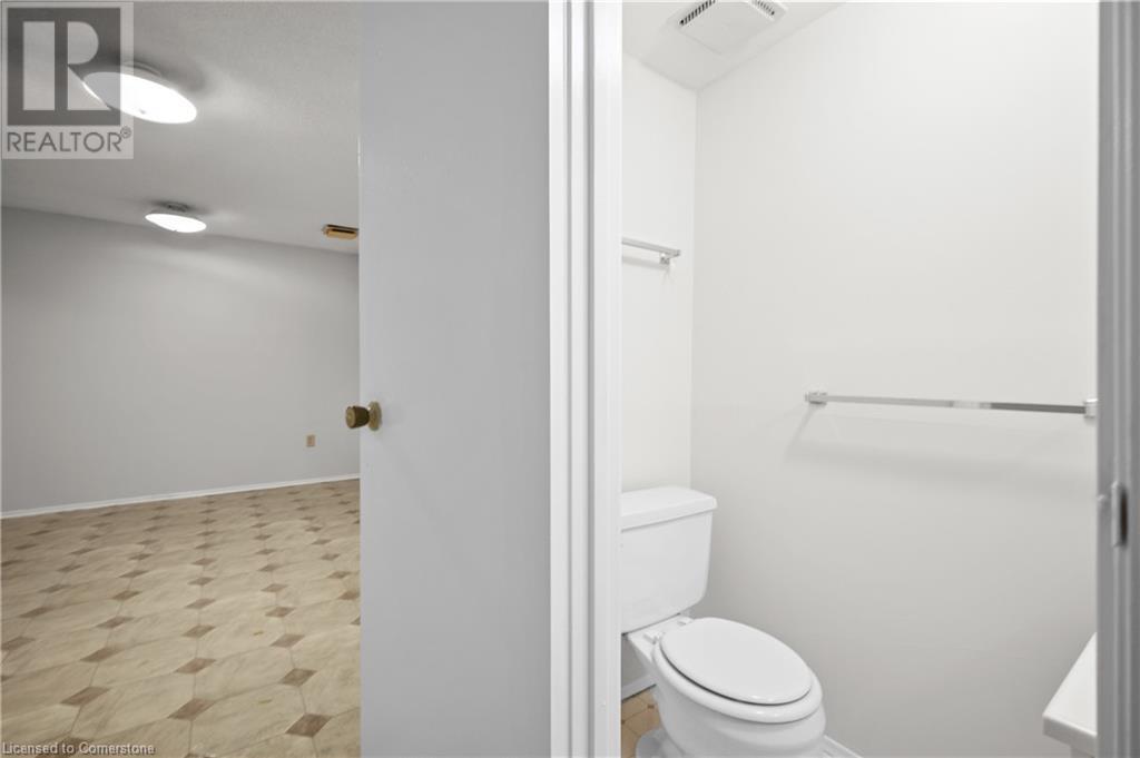 1556 Lancaster Drive Unit# 71, Oakville, Ontario  L6H 2Z4 - Photo 37 - 40722687