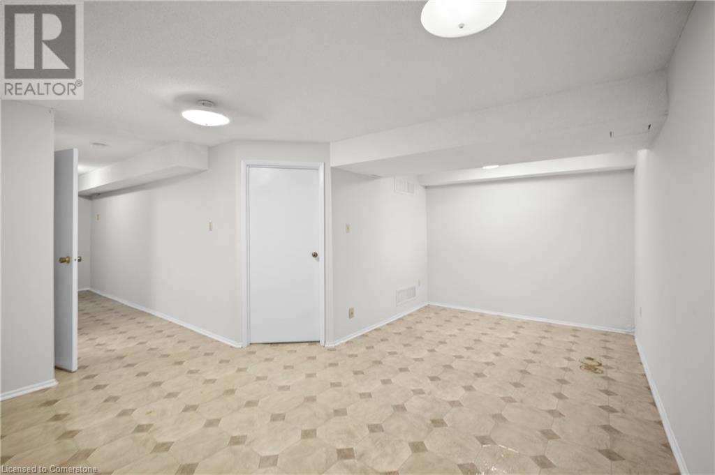 1556 Lancaster Drive Unit# 71, Oakville, Ontario  L6H 2Z4 - Photo 38 - 40722687