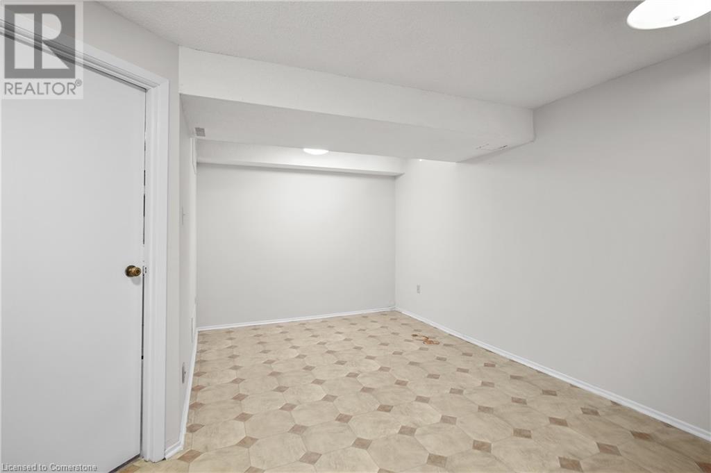 1556 Lancaster Drive Unit# 71, Oakville, Ontario  L6H 2Z4 - Photo 39 - 40722687
