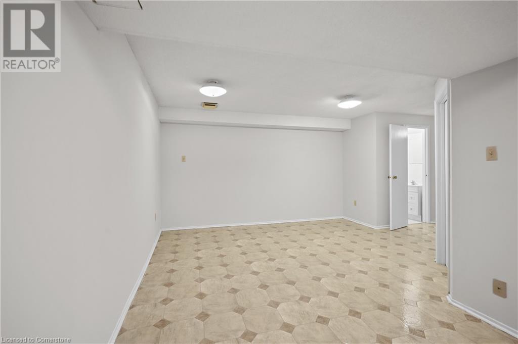 1556 Lancaster Drive Unit# 71, Oakville, Ontario  L6H 2Z4 - Photo 40 - 40722687