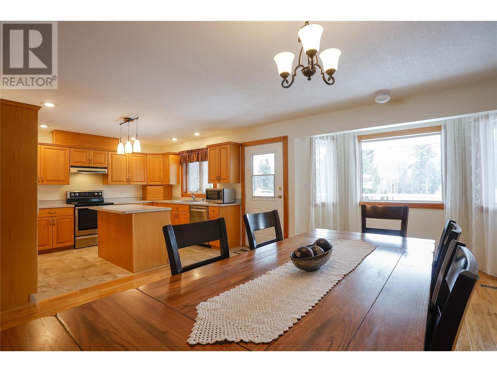 2267 11th Avenue, Castlegar, British Columbia  V1N 3A7 - Photo 16 - 10336587