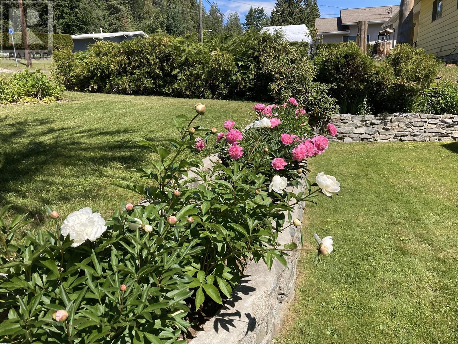 2267 11th Avenue, Castlegar, British Columbia  V1N 3A7 - Photo 79 - 10336587