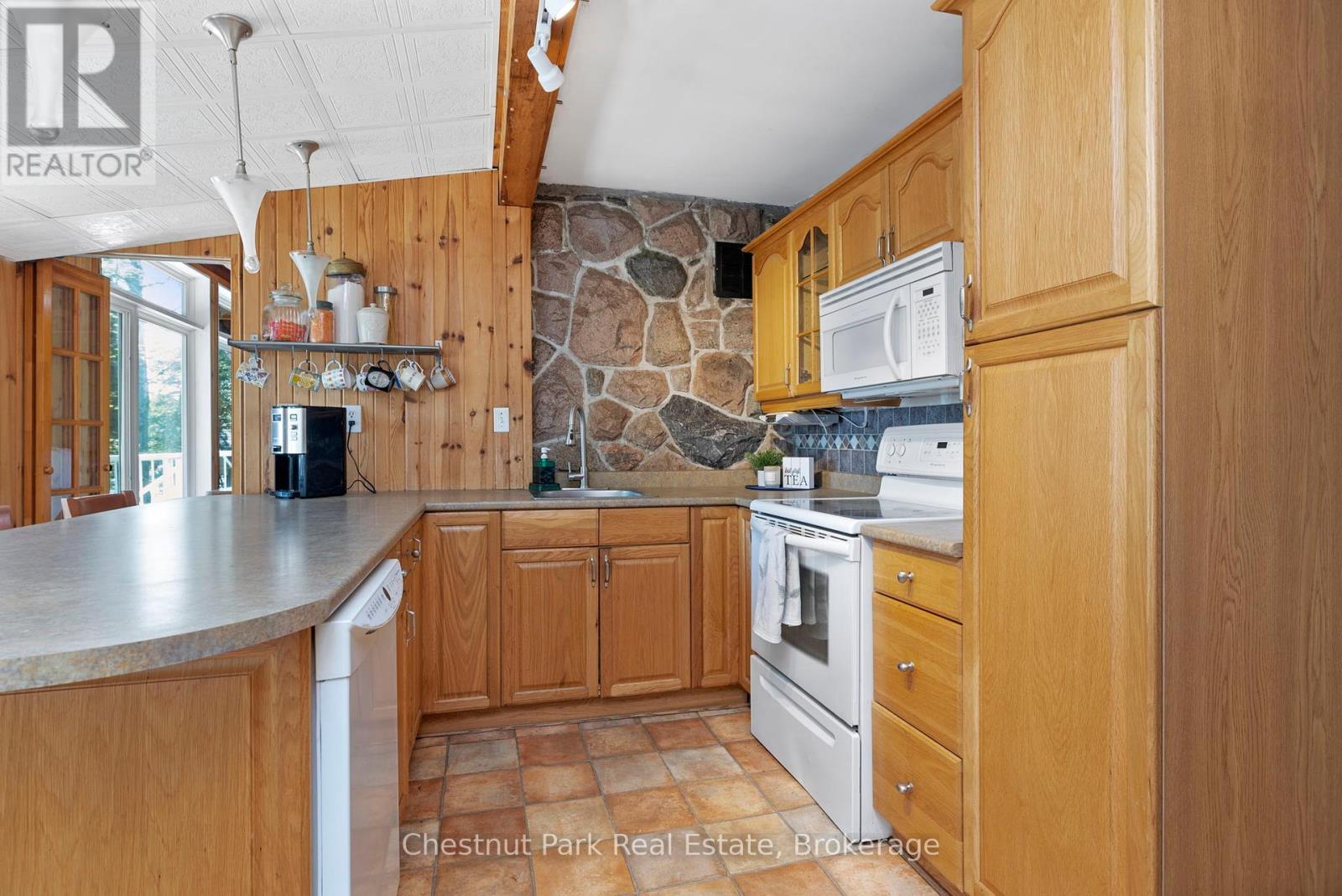 1260 Winders Bay Road, Lake Of Bays, Ontario  P0B 1A0 - Photo 8 - X12134662