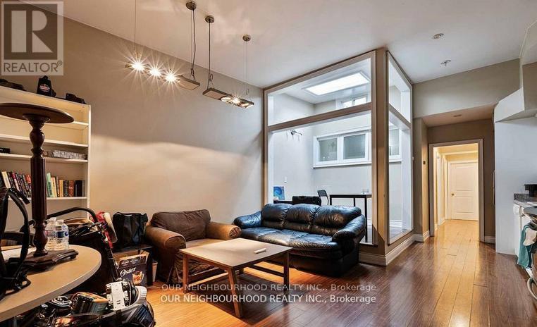 243 Lippincott Street, Toronto, Ontario  M5S 2P4 - Photo 27 - C12134404
