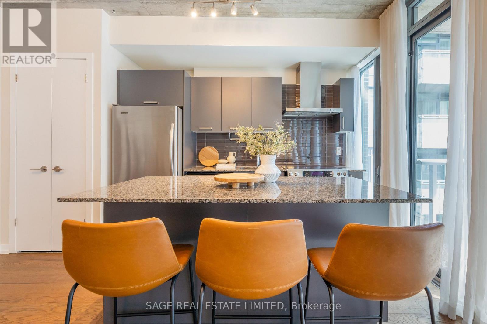 516 - 95 Bathurst Street, Toronto, Ontario  M5V 0H7 - Photo 8 - C12134407