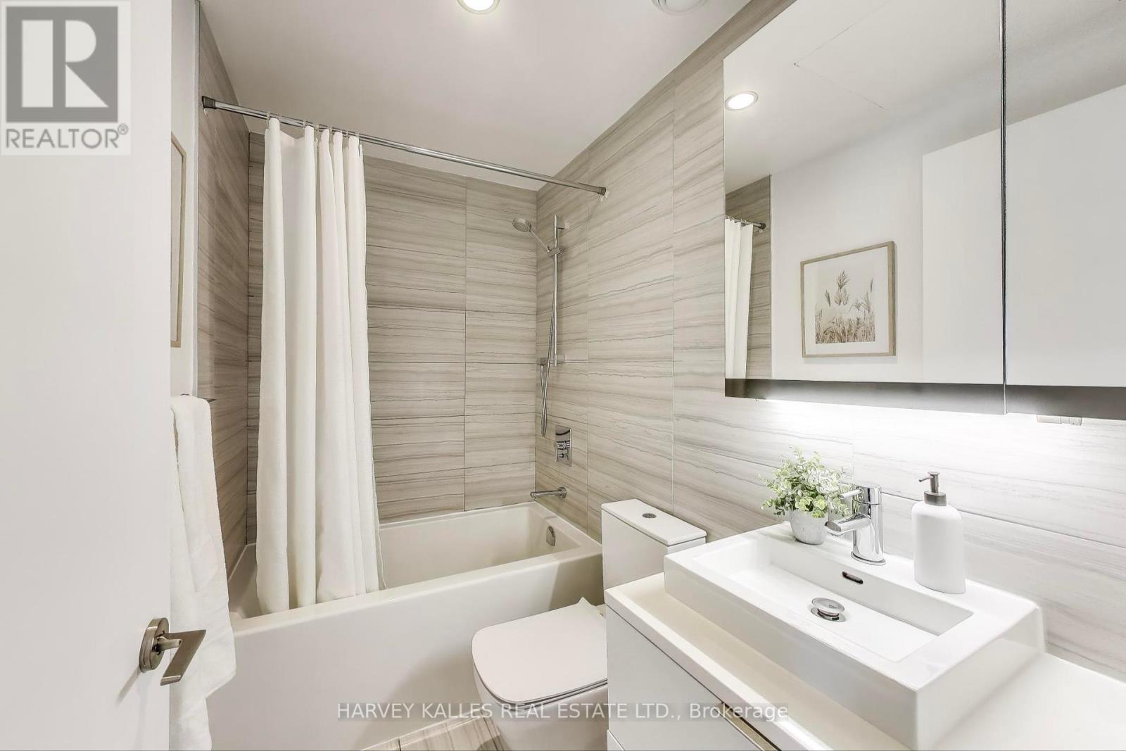 710 - 170 Bayview Avenue, Toronto, Ontario  M5A 0M4 - Photo 9 - C12134423