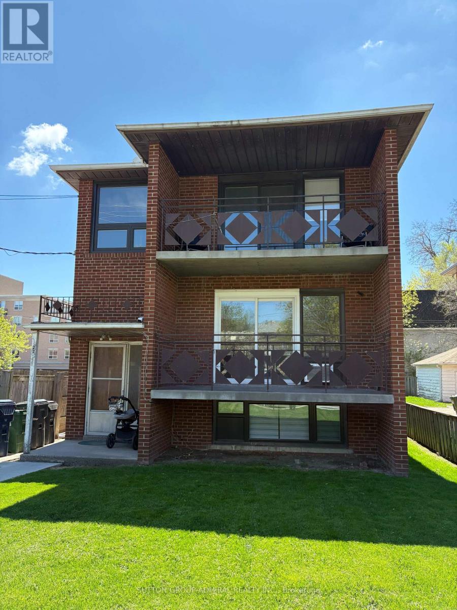 2 - 27 BEDFORD PARK AVENUE, Toronto, Ontario