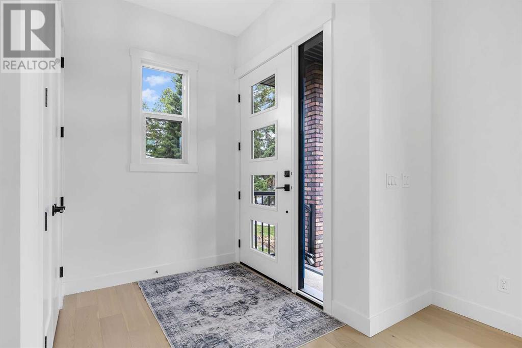 Property at 42 Collingwood Place NW image 2