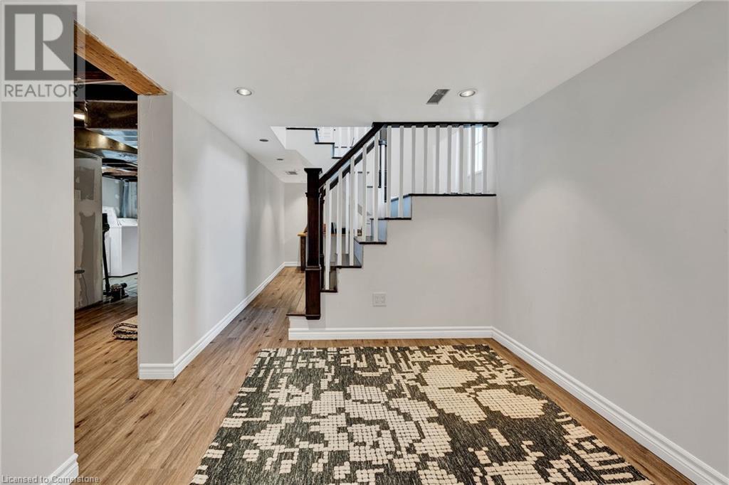 19 Dunbar Road N, Waterloo, Ontario  N2L 2C8 - Photo 21 - 40723798