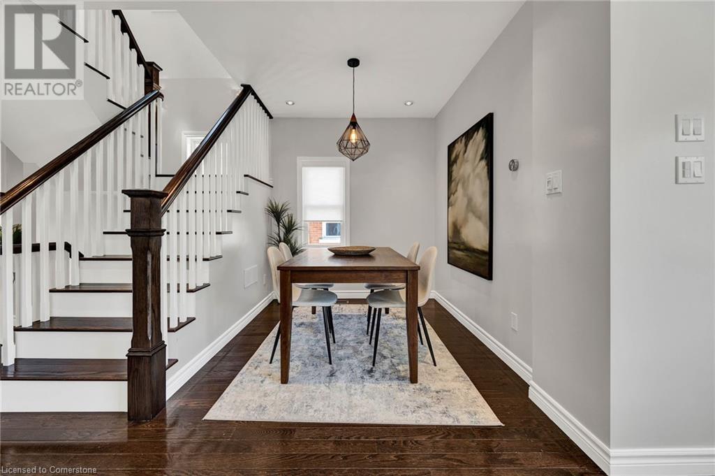 19 Dunbar Road N, Waterloo, Ontario  N2L 2C8 - Photo 9 - 40723798