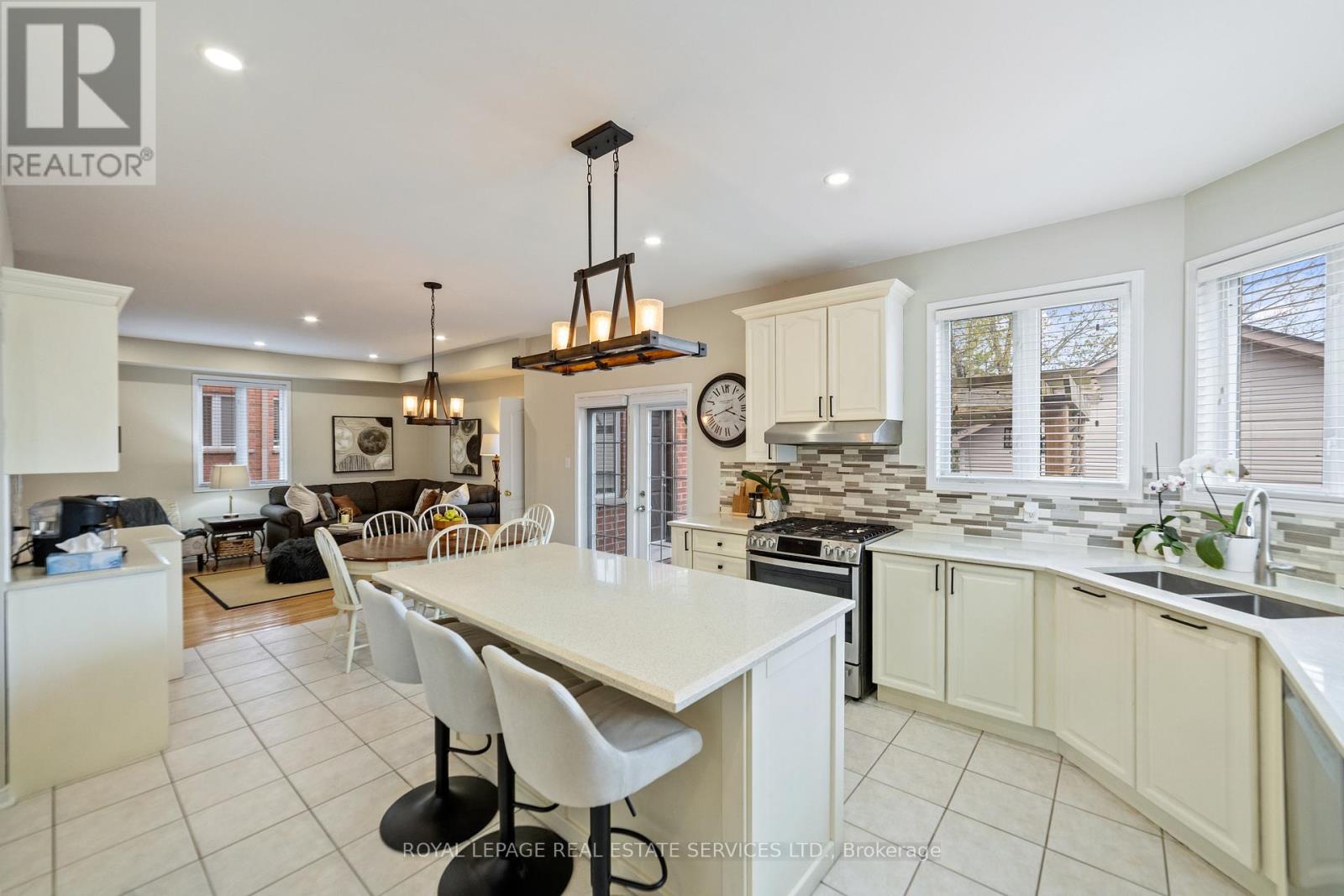 2483 Sunnyhurst Close, Oakville, Ontario  L6H 7K5 - Photo 13 - W12134330