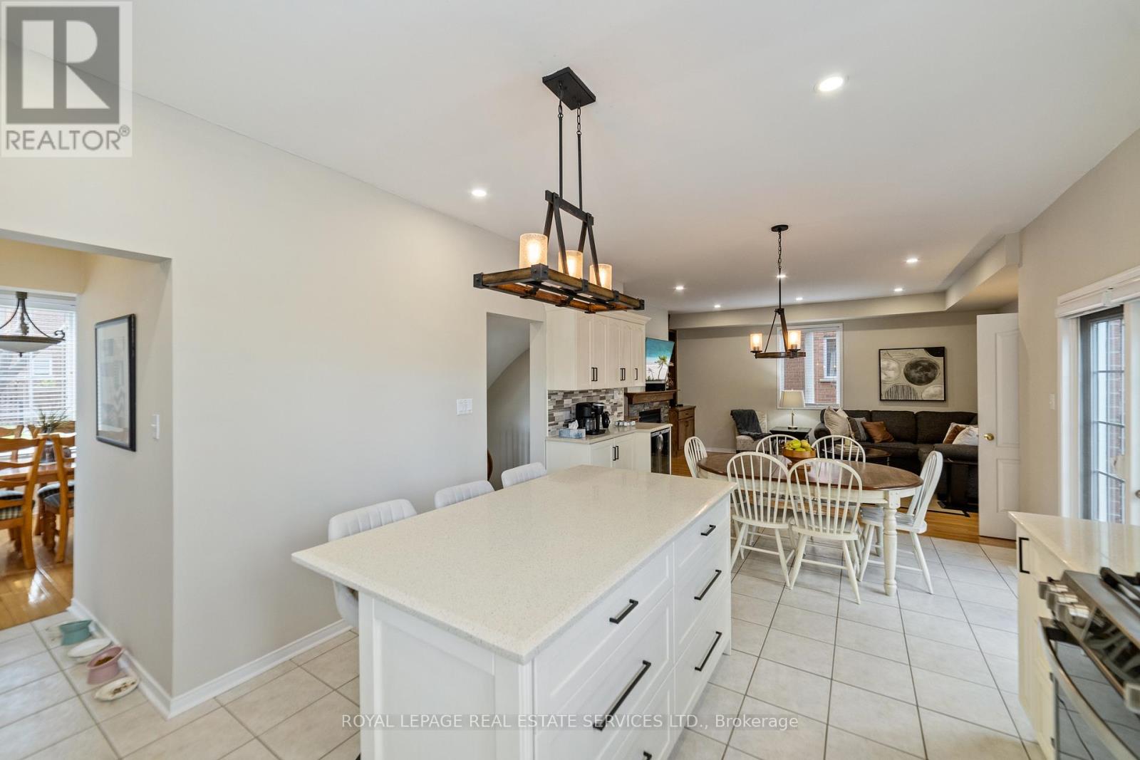 2483 Sunnyhurst Close, Oakville, Ontario  L6H 7K5 - Photo 14 - W12134330