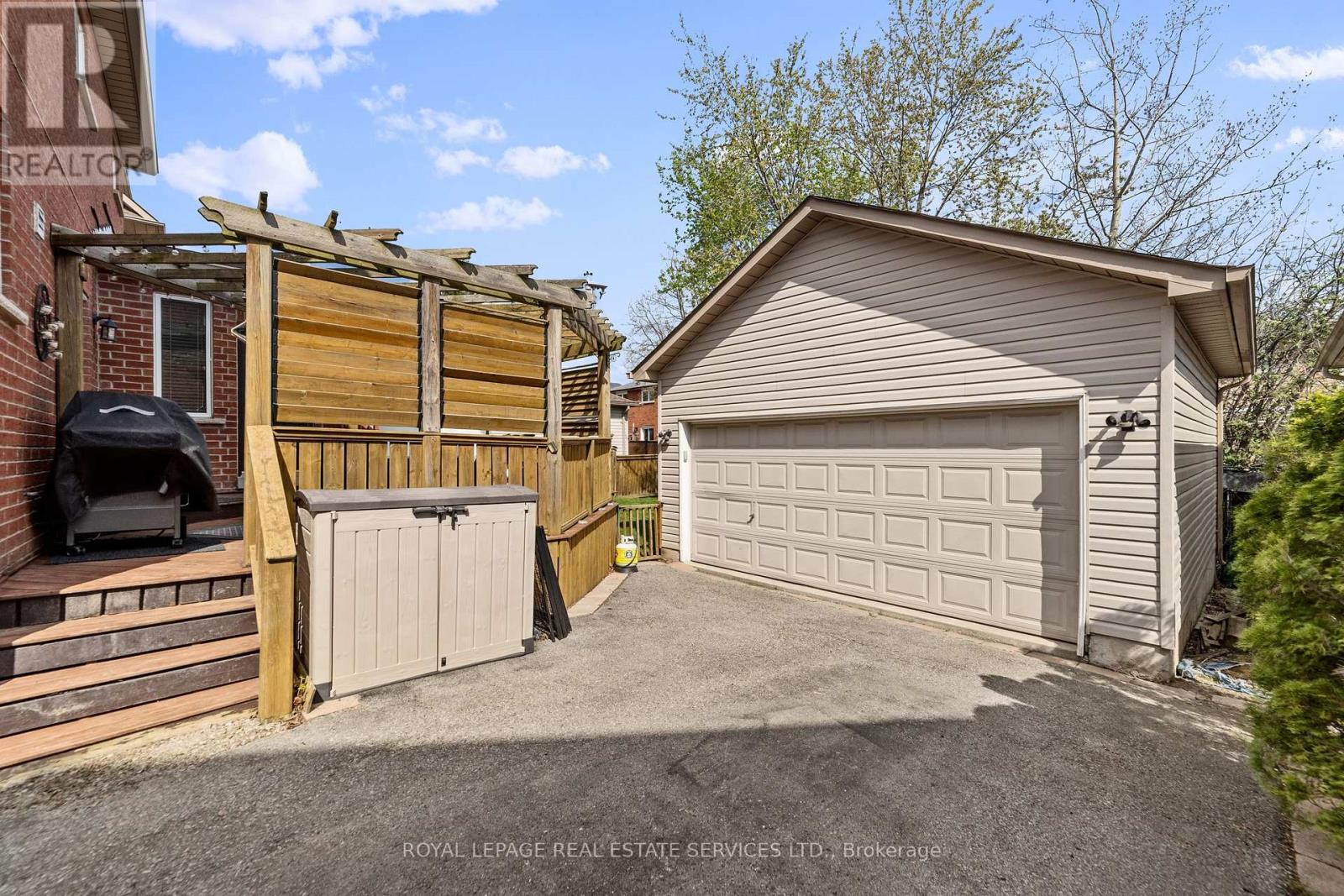 2483 Sunnyhurst Close, Oakville, Ontario  L6H 7K5 - Photo 2 - W12134330