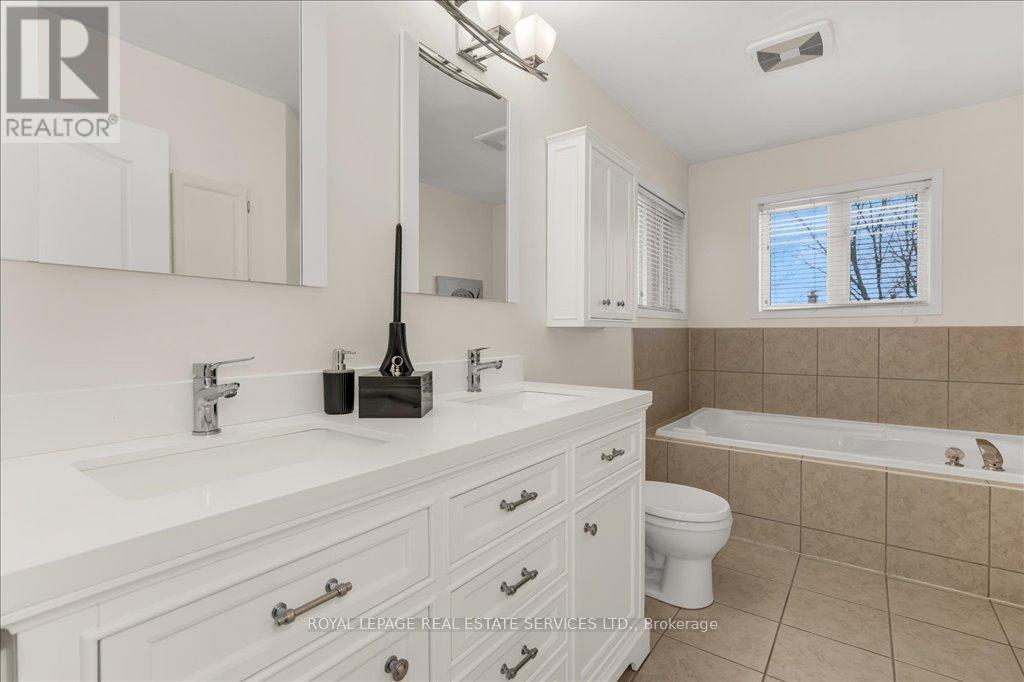 2483 Sunnyhurst Close, Oakville, Ontario  L6H 7K5 - Photo 23 - W12134330