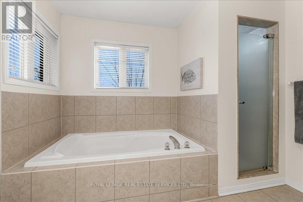 2483 Sunnyhurst Close, Oakville, Ontario  L6H 7K5 - Photo 24 - W12134330