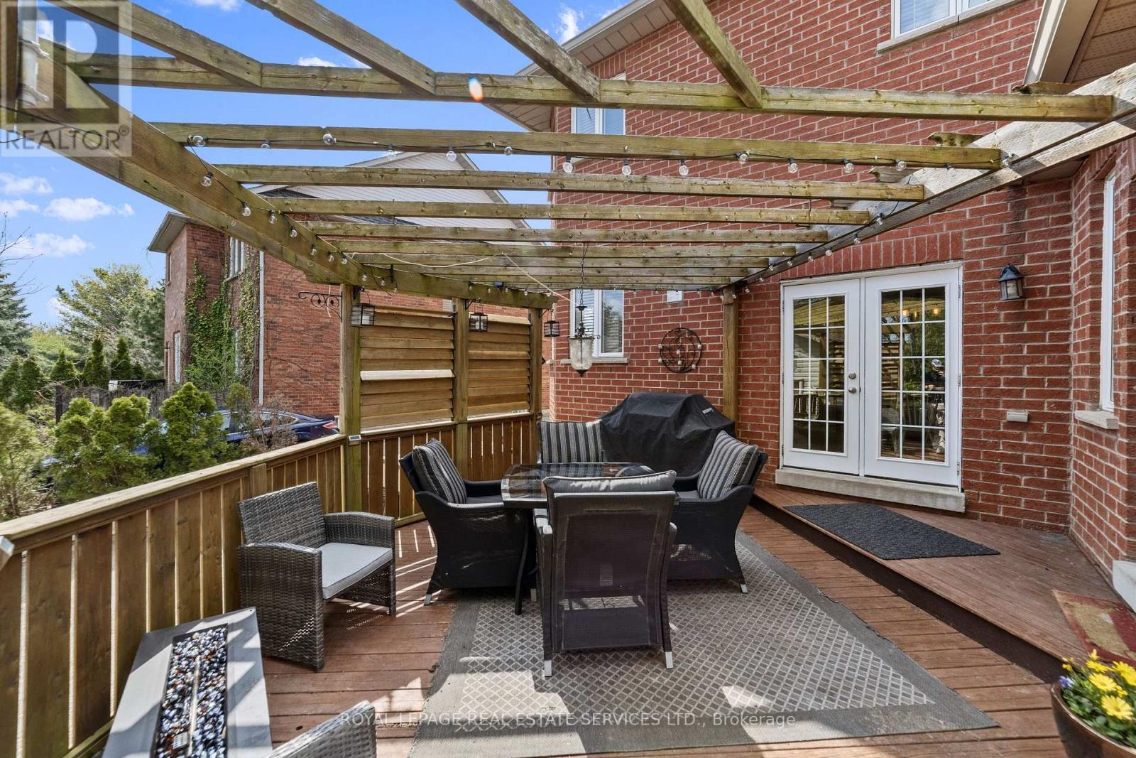 2483 Sunnyhurst Close, Oakville, Ontario  L6H 7K5 - Photo 4 - W12134330