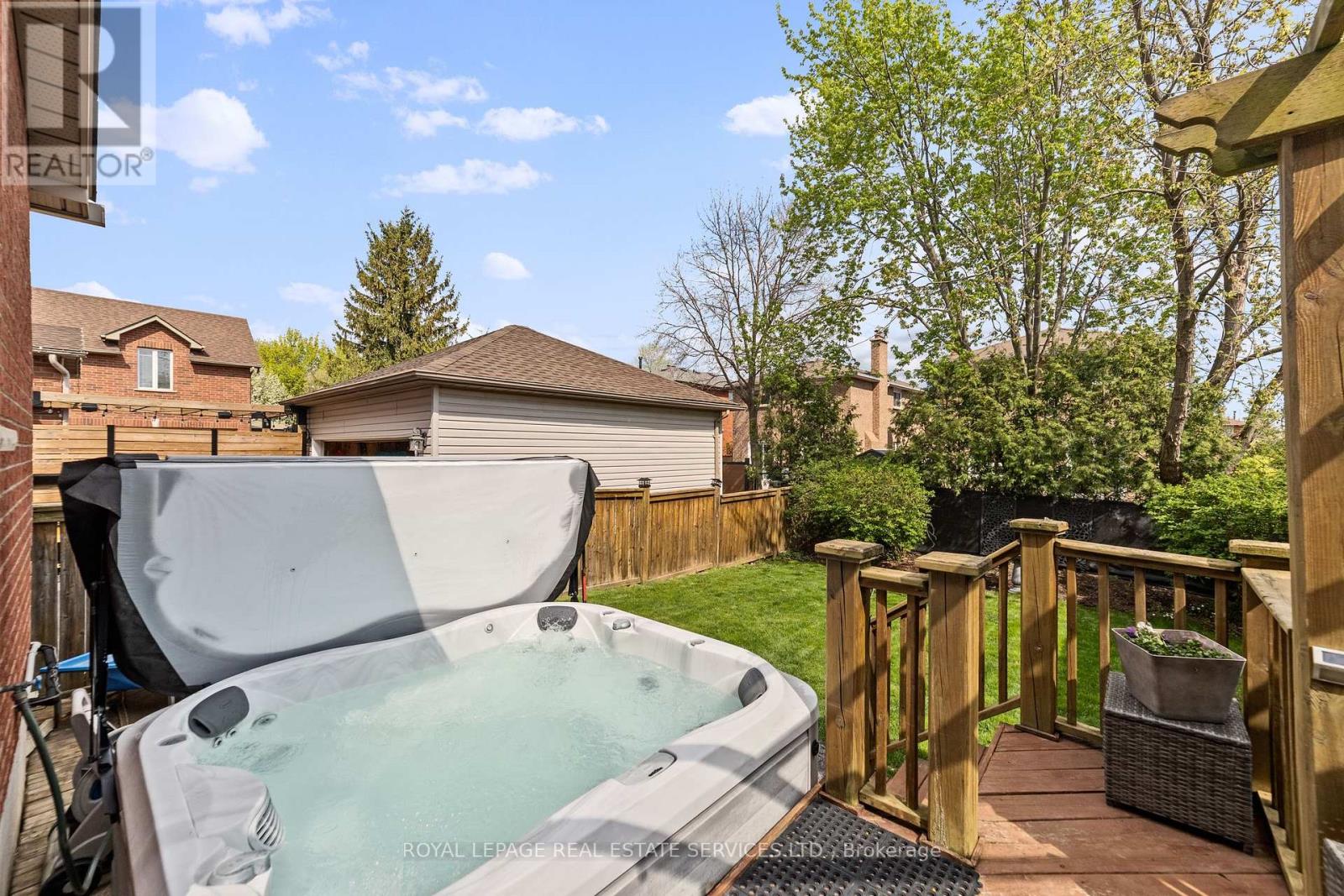 2483 Sunnyhurst Close, Oakville, Ontario  L6H 7K5 - Photo 5 - W12134330
