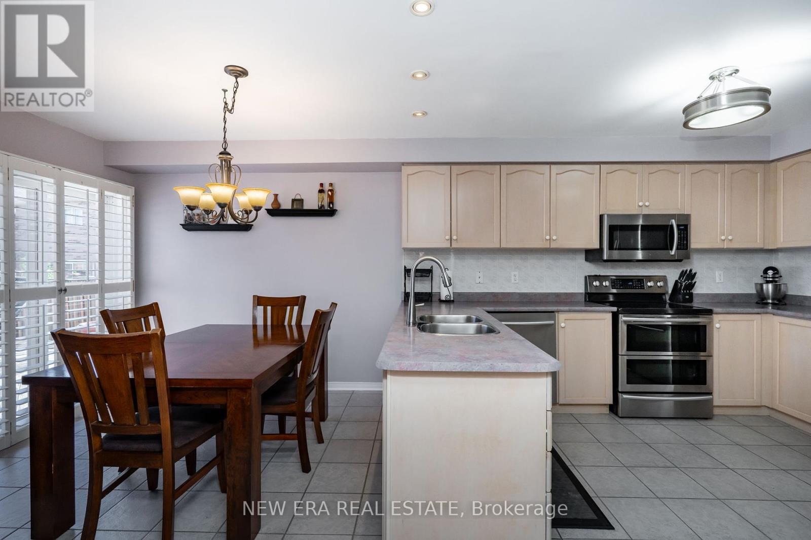 275 Cresthaven Road, Brampton, Ontario  L7A 1J4 - Photo 6 - W12134365