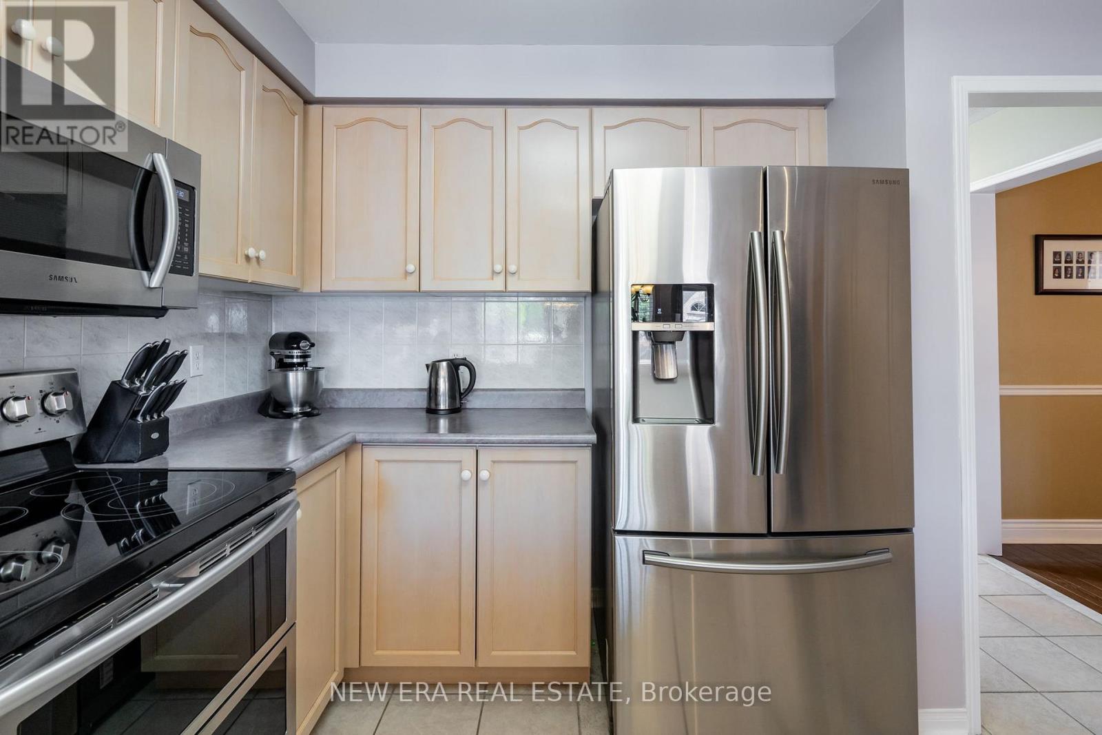 275 Cresthaven Road, Brampton (Snelgrove), Ontario  L7A 1J4 - Photo 9 - W12134365
