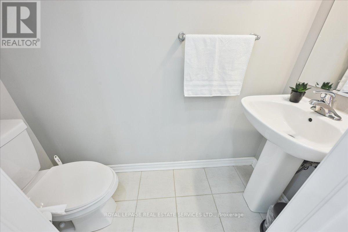 1335 Rose Way, Milton (Cb Cobban), Ontario  L9E 1M5 - Photo 19 - W12134394