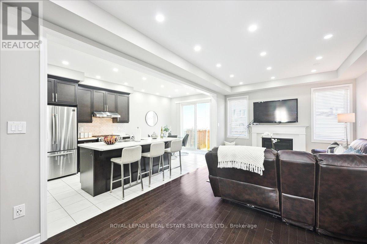 1335 Rose Way, Milton (Cb Cobban), Ontario  L9E 1M5 - Photo 4 - W12134394