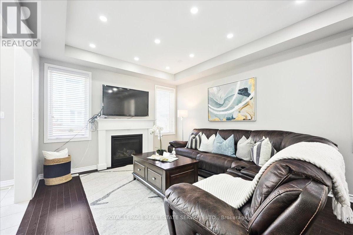 1335 Rose Way, Milton (Cb Cobban), Ontario  L9E 1M5 - Photo 5 - W12134394