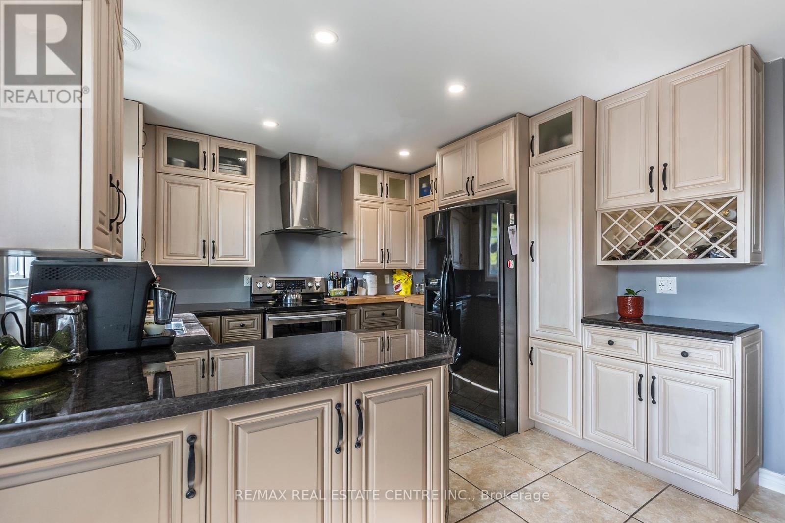 12 Cobblehill Road, Halton Hills, Ontario  L7J 1N9 - Photo 10 - W12134481