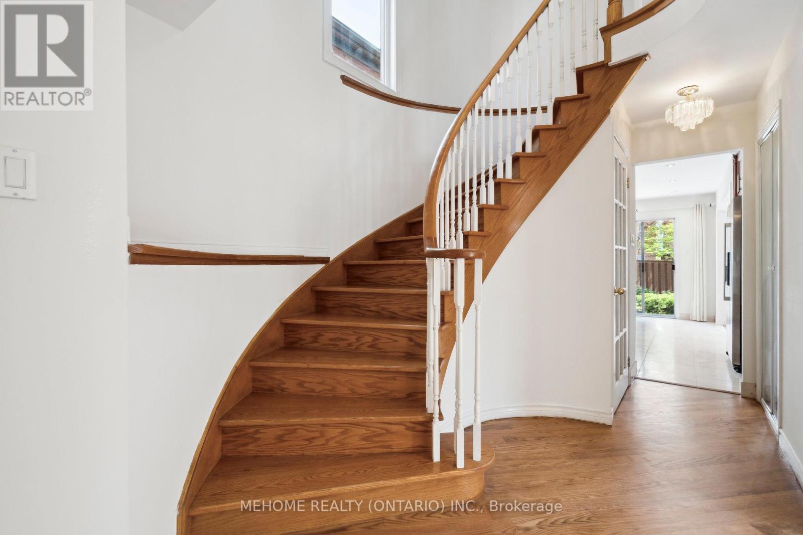 2522 Willowburne Drive, Mississauga, Ontario  L5M 5E9 - Photo 11 - W12134507