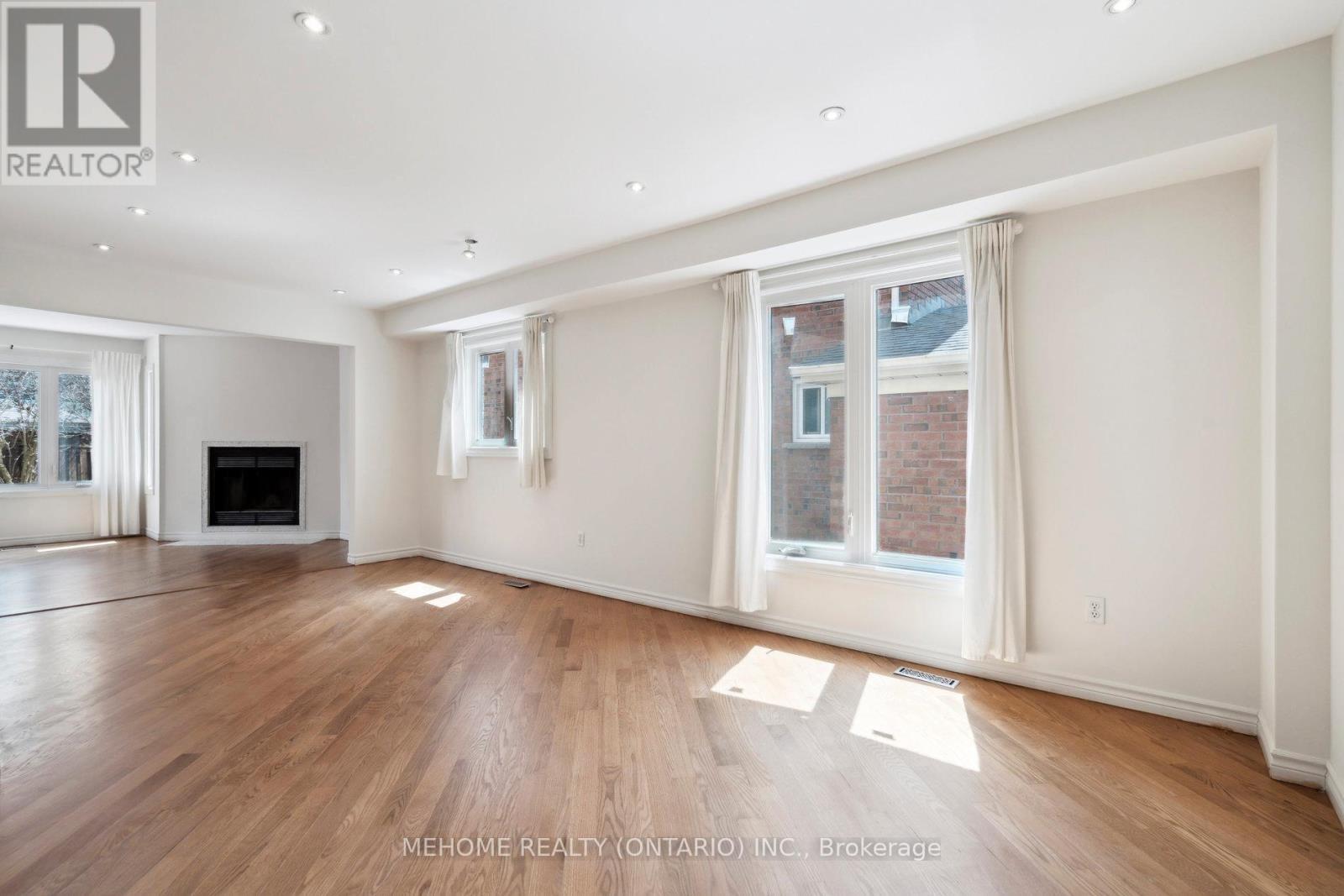 2522 Willowburne Drive, Mississauga, Ontario  L5M 5E9 - Photo 6 - W12134507