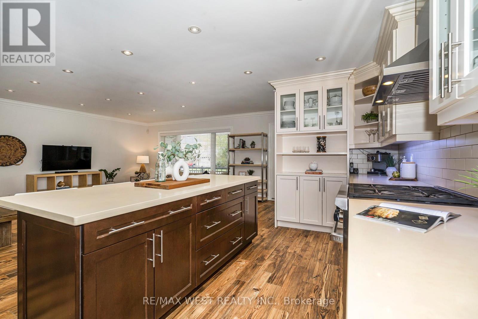 17 Forest Path Court, Toronto, Ontario  M9V 1L4 - Photo 14 - W12134578