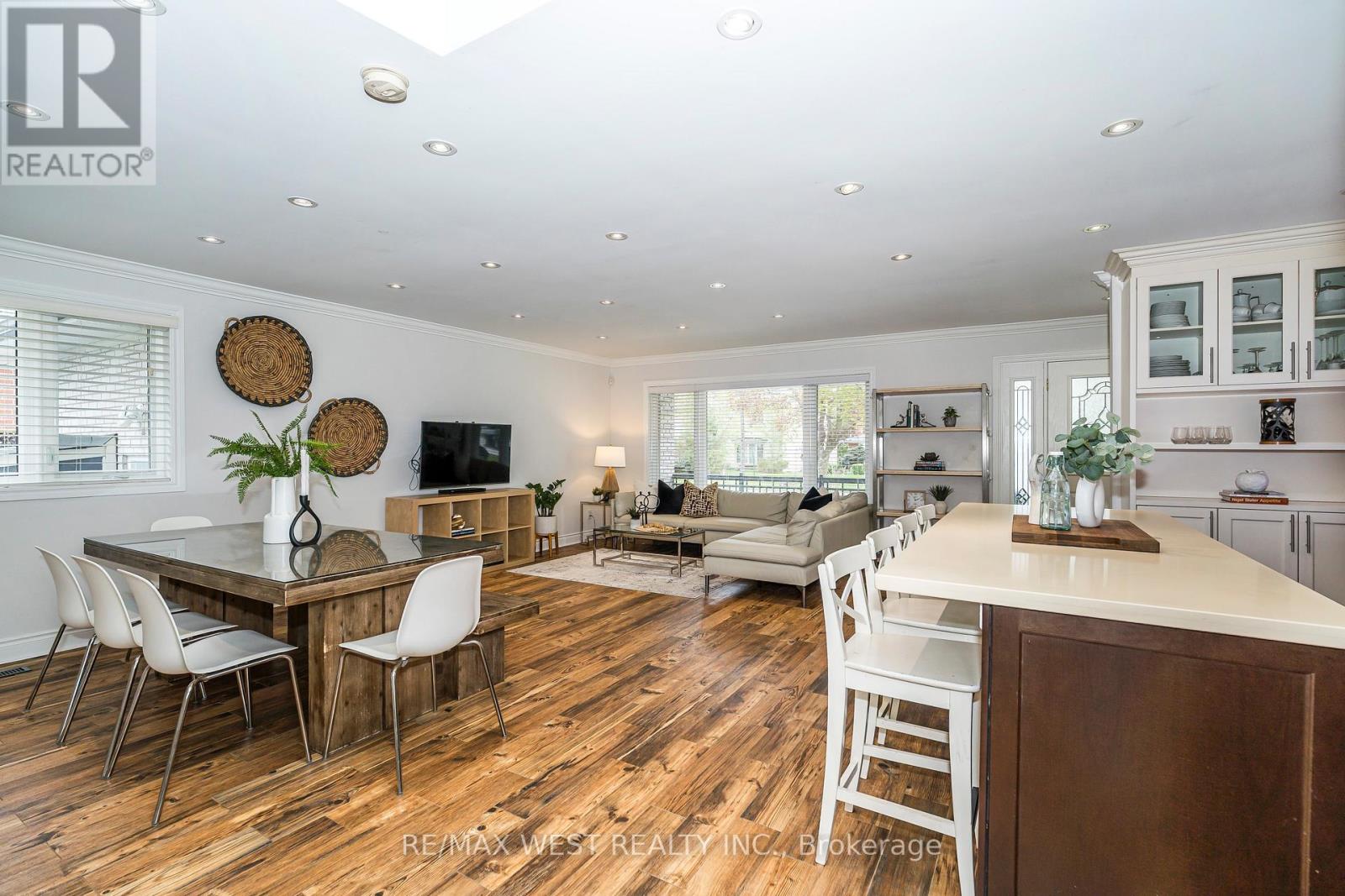 17 Forest Path Court, Toronto, Ontario  M9V 1L4 - Photo 15 - W12134578