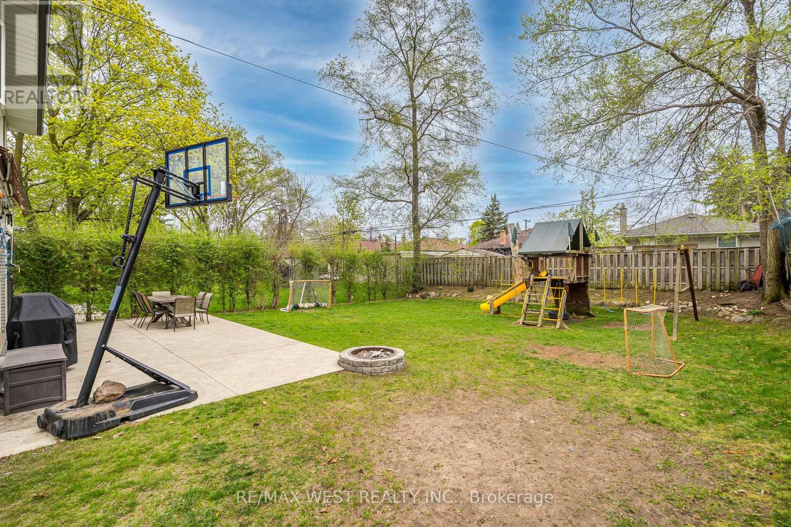 17 Forest Path Court, Toronto, Ontario  M9V 1L4 - Photo 33 - W12134578