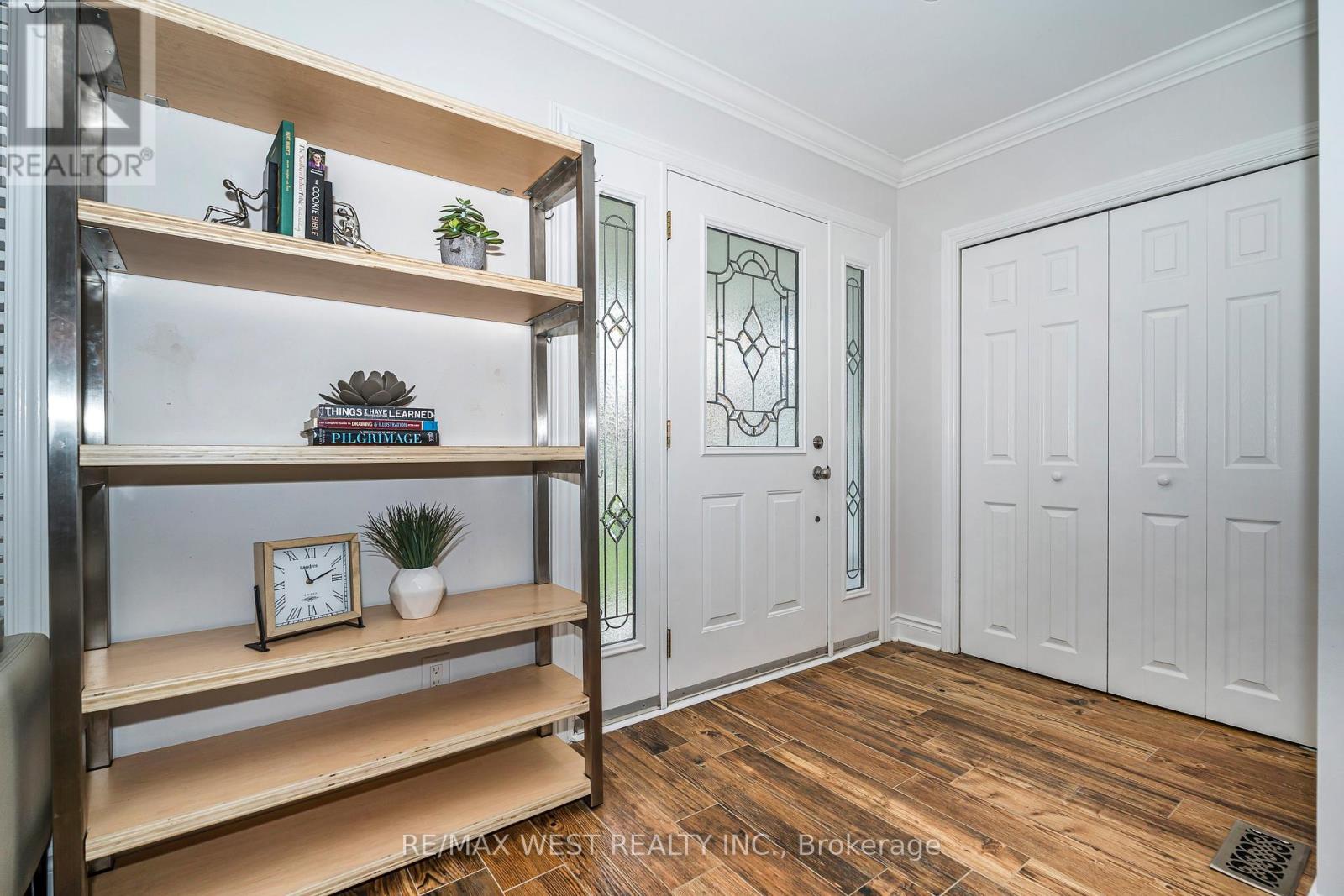 17 Forest Path Court, Toronto, Ontario  M9V 1L4 - Photo 5 - W12134578