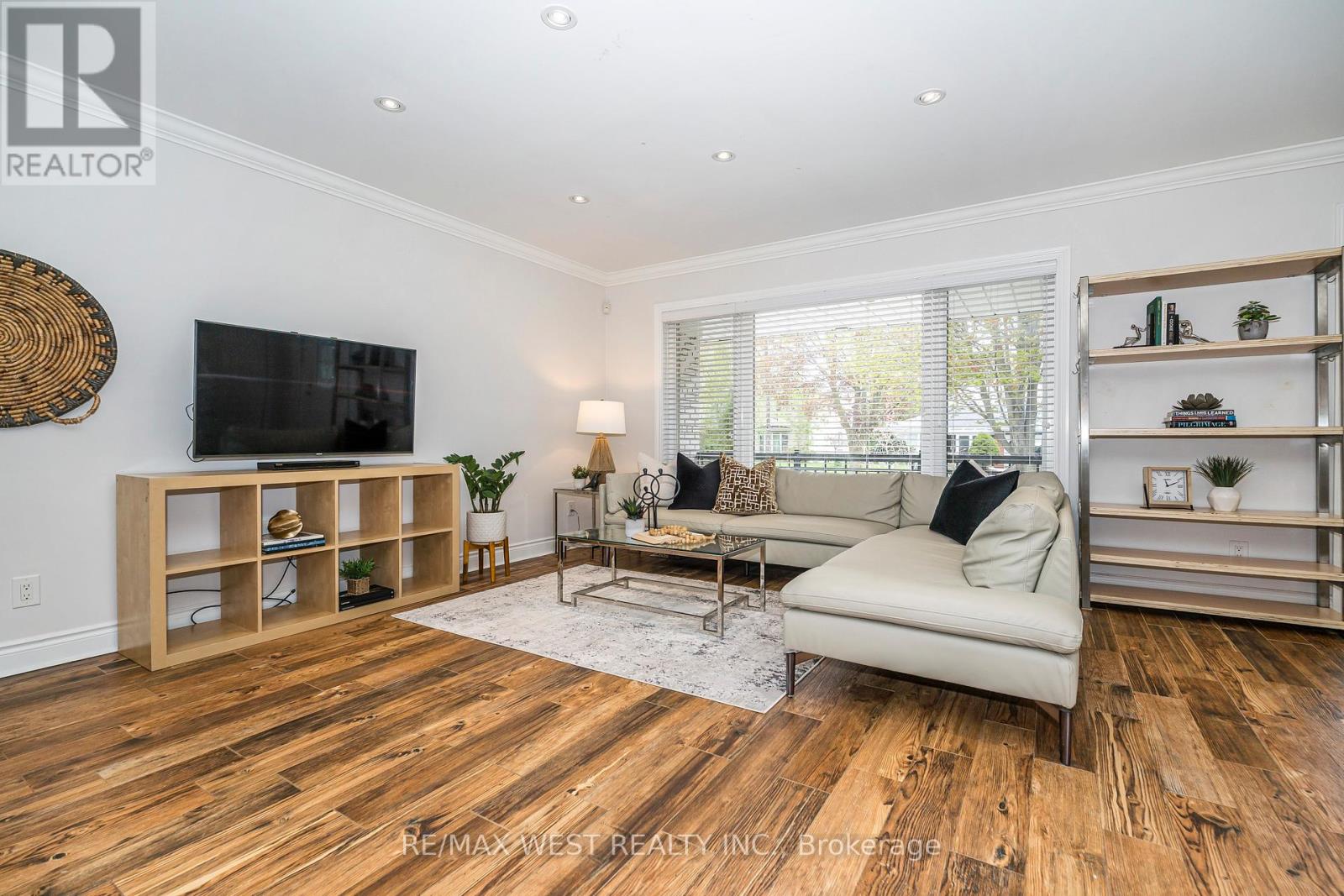 17 Forest Path Court, Toronto, Ontario  M9V 1L4 - Photo 9 - W12134578