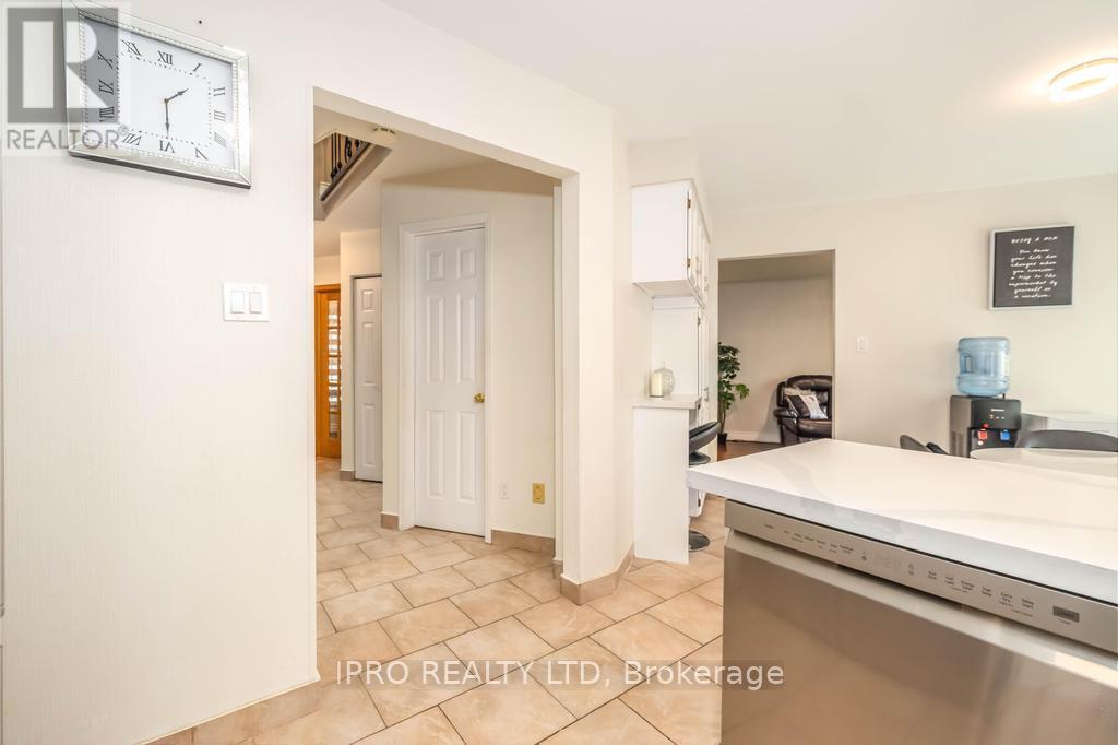 26 - 2155 Duncaster Drive, Burlington, Ontario  L7P 4R3 - Photo 20 - W12134596
