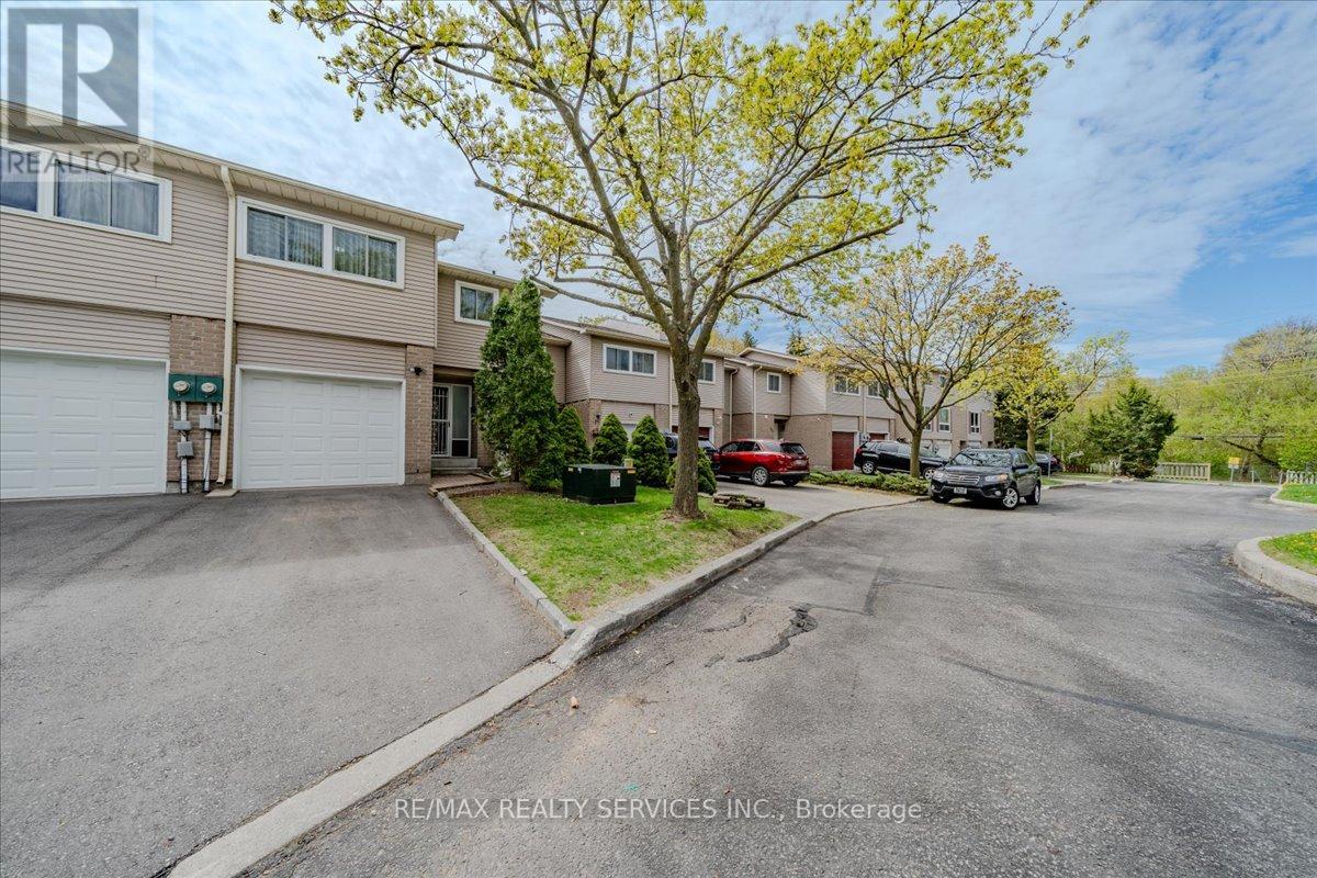 Property at 108 - 1133 RITSON ROAD N image 3