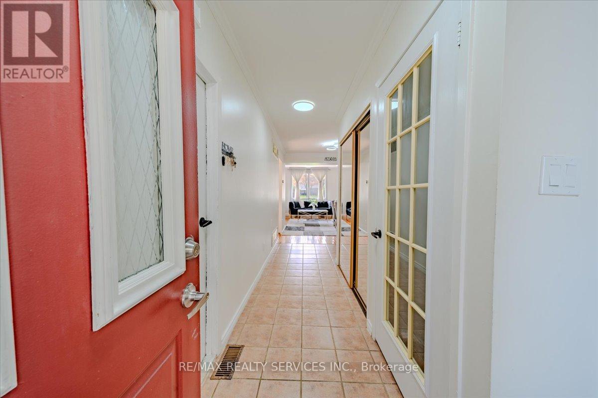 Property at 108 - 1133 RITSON ROAD N image 4