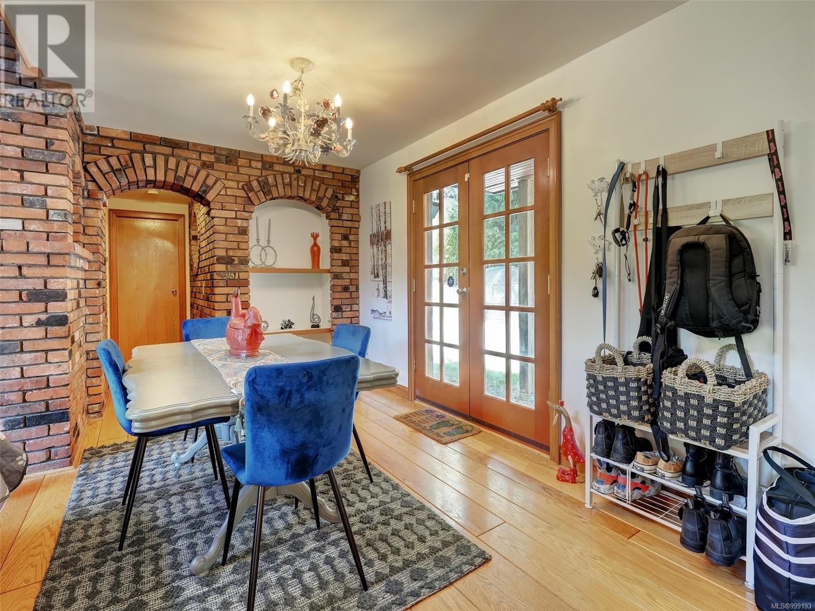 Property at 2187 Henlyn Dr image 5