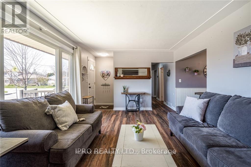 79 Sandalwood Avenue, Hamilton, Ontario  L8T 2E4 - Photo 2 - X12134549