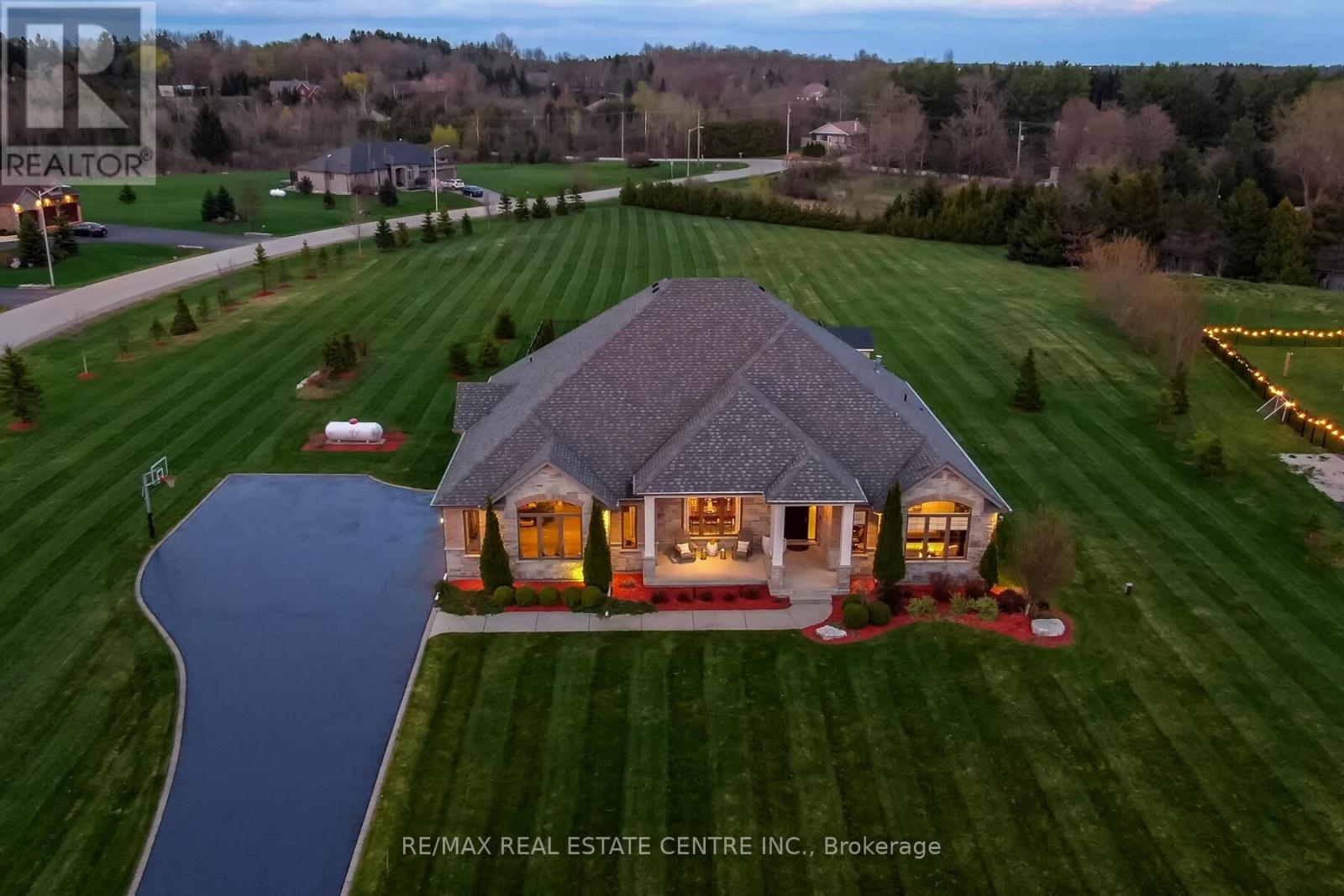 109 Crewson Court, Guelph/eramosa, Ontario  N0B 2K0 - Photo 2 - X12134599