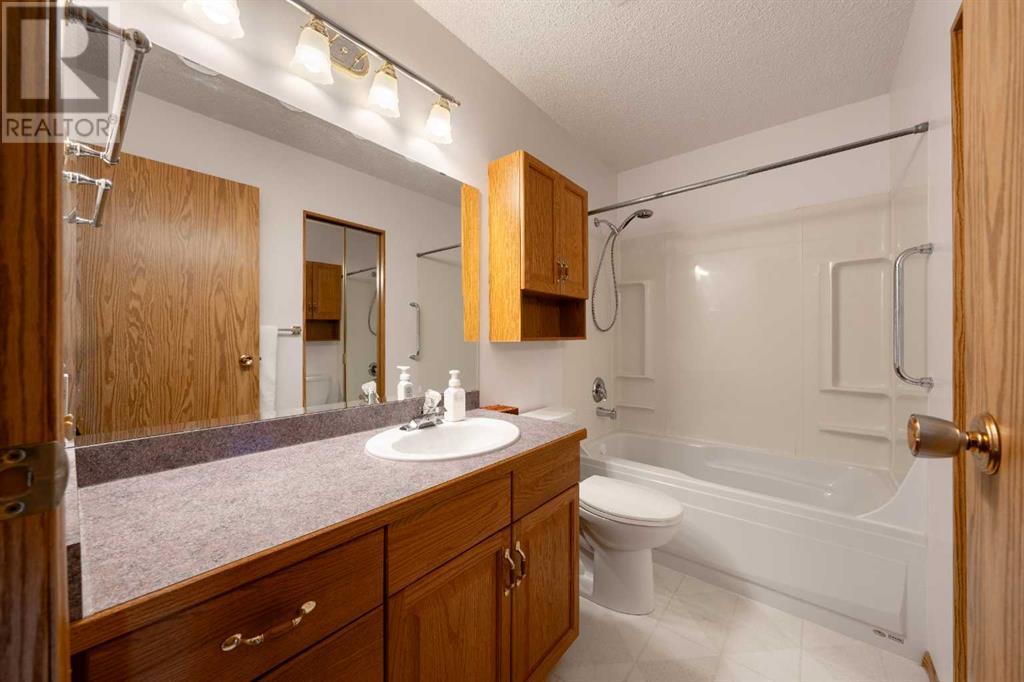 1275 Berkley Drive Nw, Calgary, Alberta  T3K 1T2 - Photo 16 - A2219032