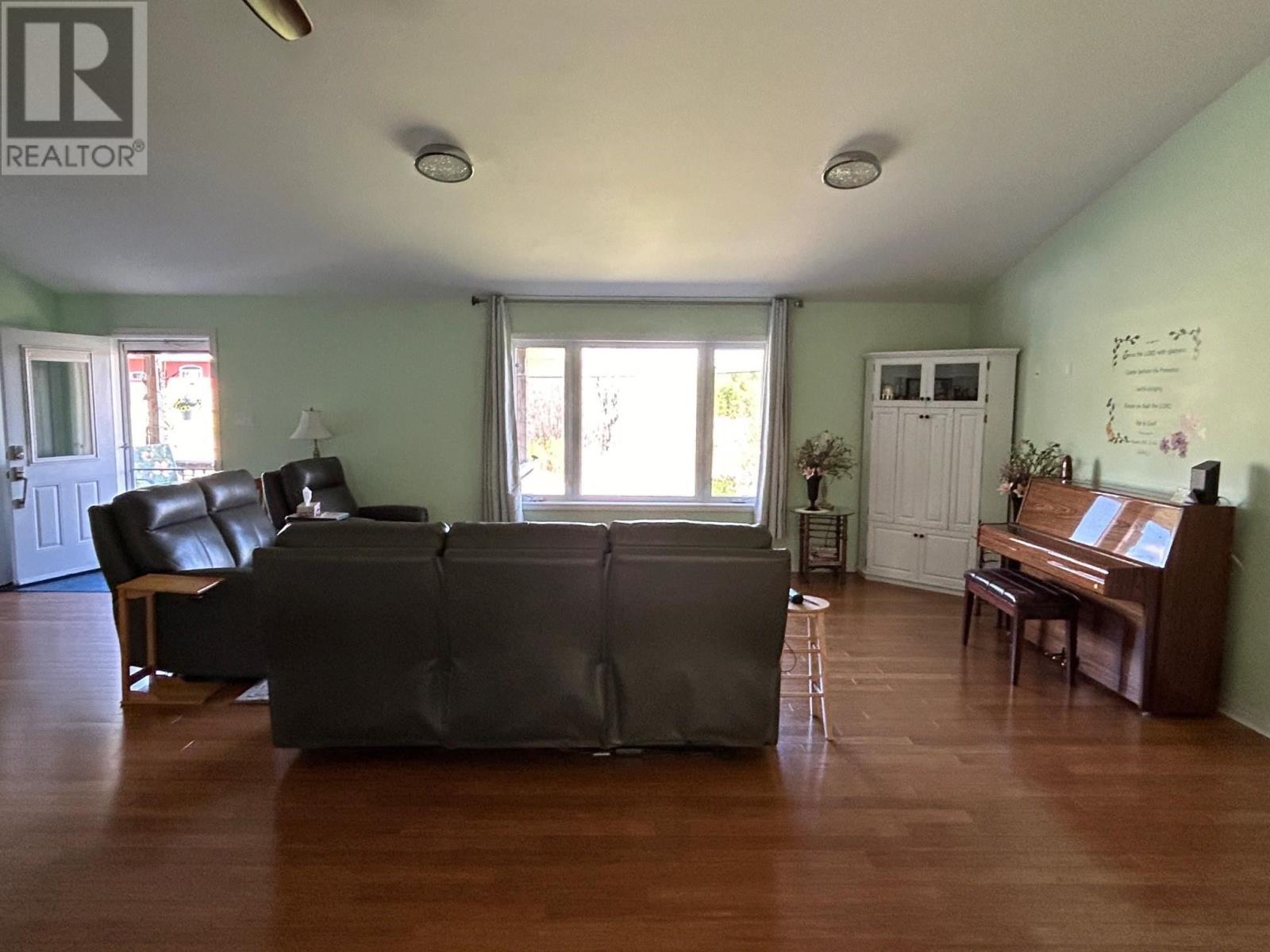 Property at 841 Tenth AVE image 4