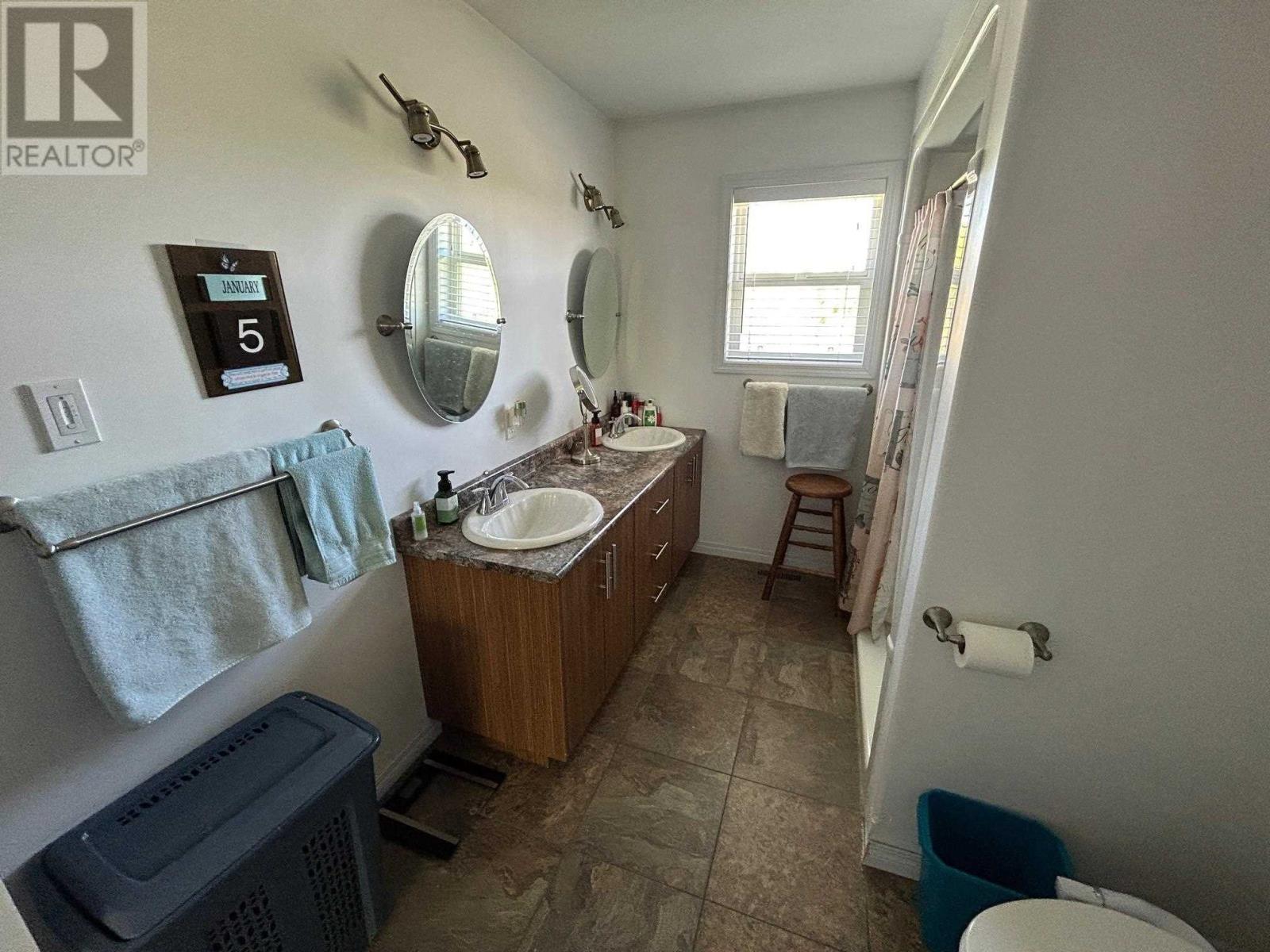 841 Tenth Ave, Thunder Bay, Ontario  P7B 7B2 - Photo 24 - TB251037