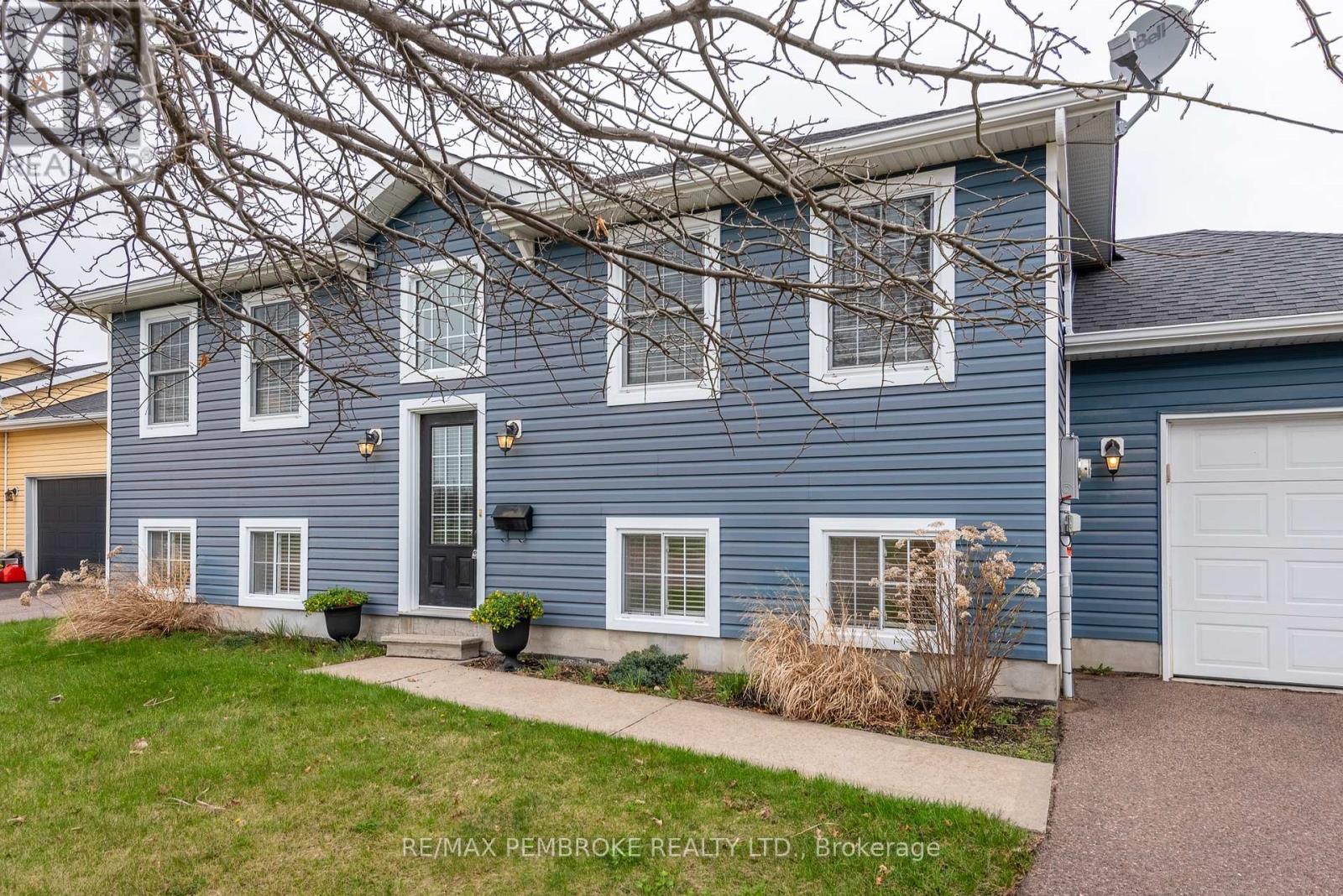 Property at 1083 VICTORIA STREET image 1