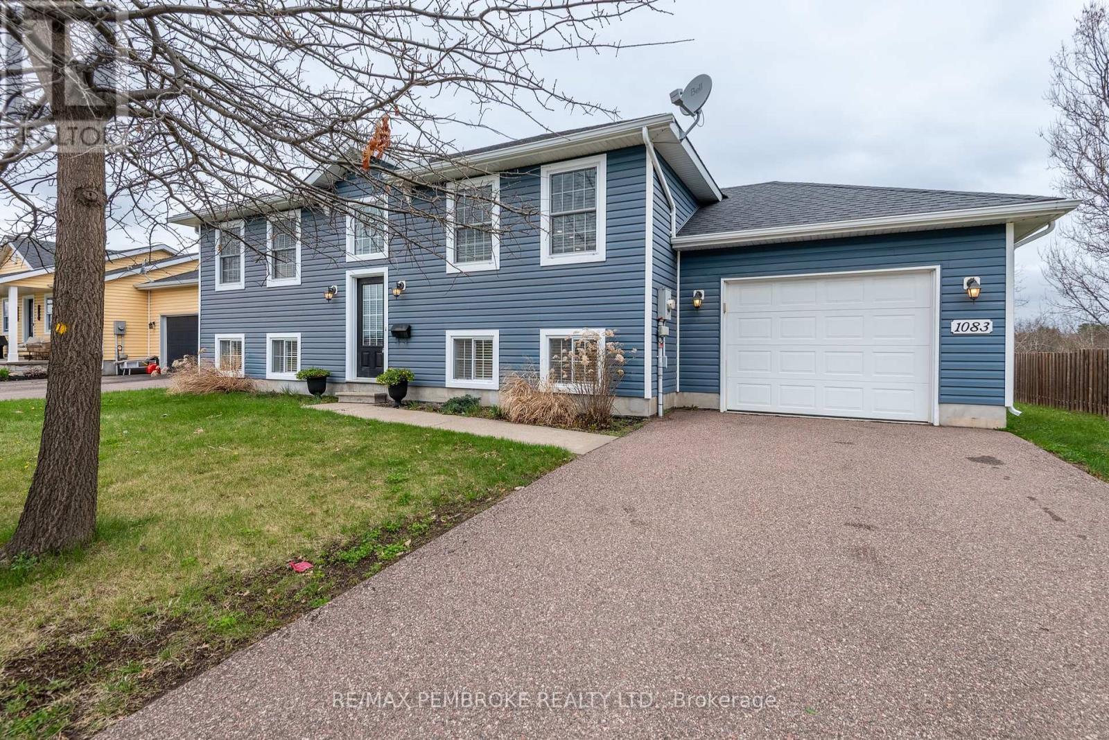1083 Victoria Street, Petawawa, Ontario  K8H 2E6 - Photo 3 - X12134768
