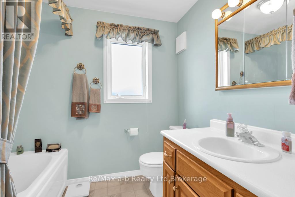 14 Jasper Heights, Puslinch, Ontario  N0B 2J0 - Photo 13 - X11976655