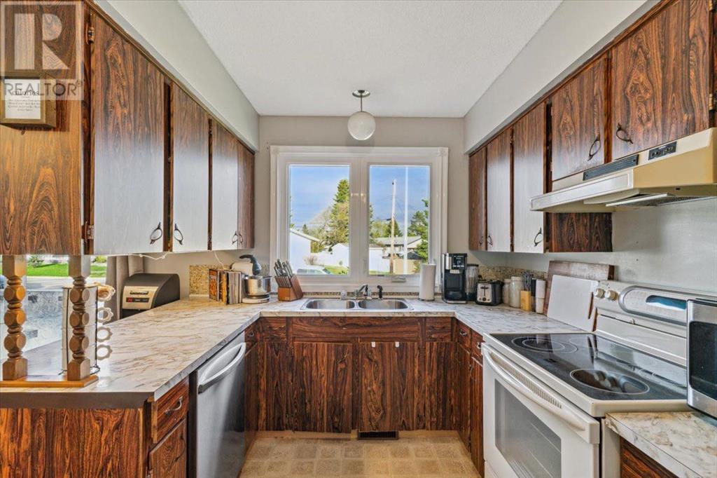 Property at 11108 93 Street image 5