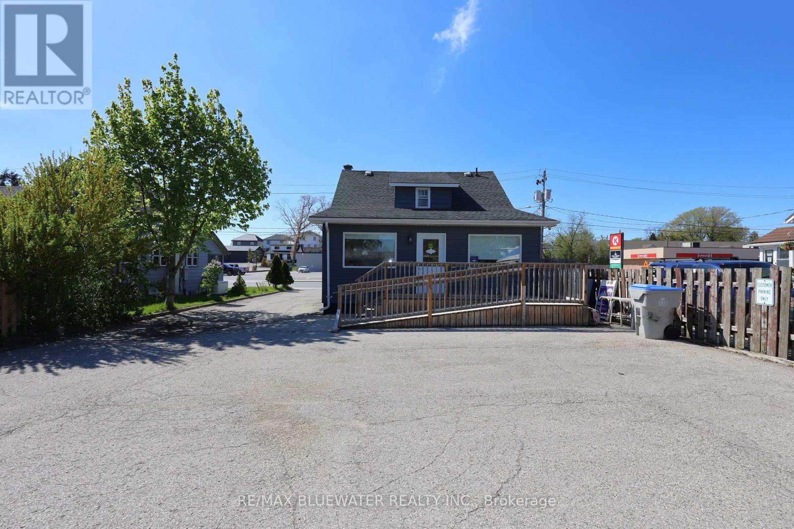 22 Ontario Street N, Lambton Shores, Ontario  N0M 1T0 - Photo 19 - X12134714