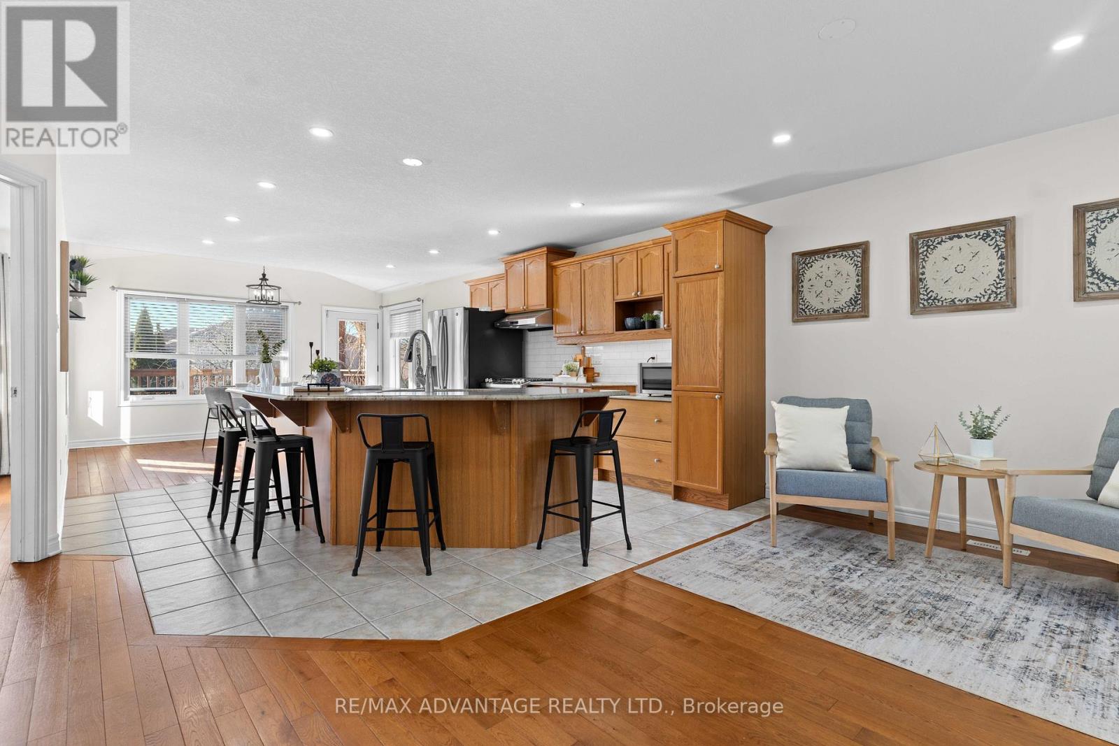 92 Axford Parkway, St. Thomas, Ontario  N5R 6G7 - Photo 6 - X12134821
