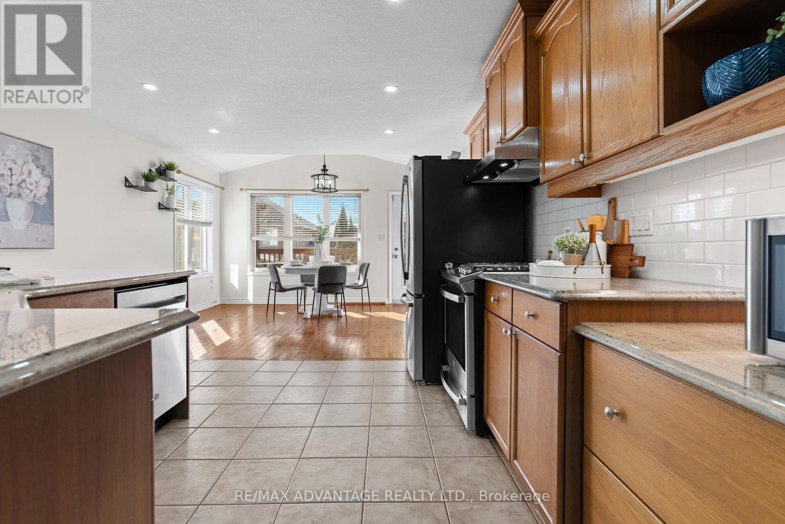 92 Axford Parkway, St. Thomas, Ontario  N5R 6G7 - Photo 8 - X12134821
